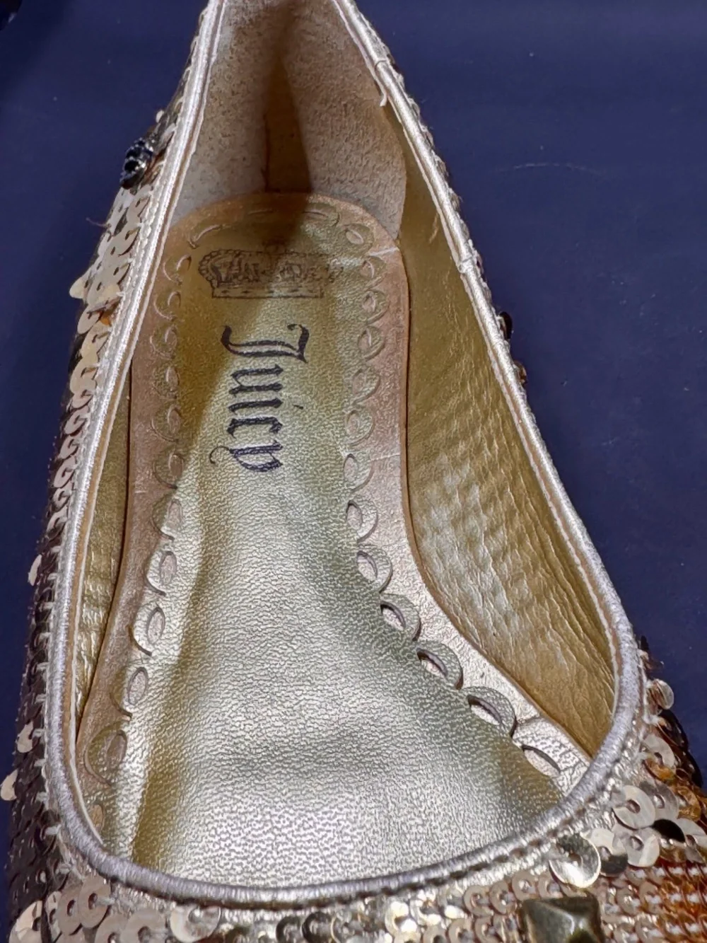 GIRLS SIZE 2E GOLD SEQUIN BALLERINA FLATS JUICY COUTURE WITH STUD DETAILS